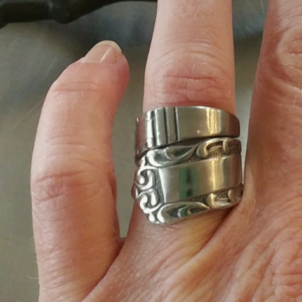 NWT.HANDMADE STAINLESS WRAP BOHO SPOON RING.
